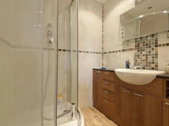 Flat for rent in London Borough of Ealing, Perivale