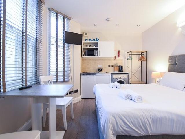 Flat for rent in West Kensington, Greater London