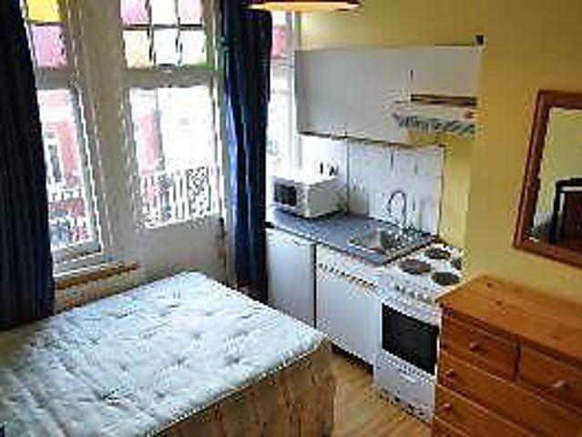 Flat for rent in West Kensington, Greater London