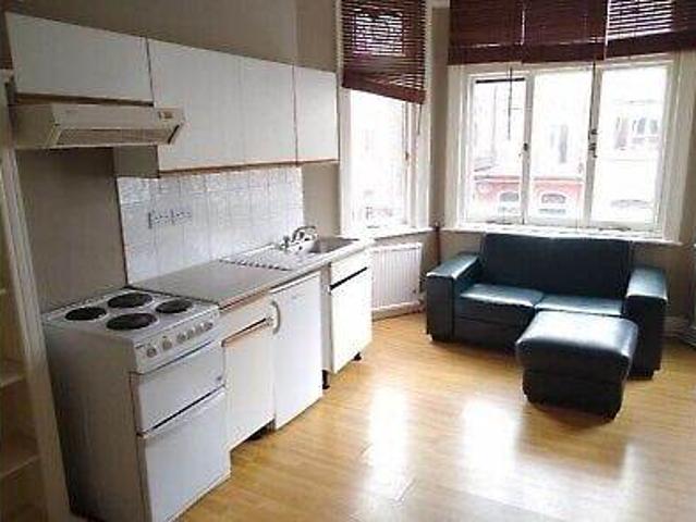 Flat for rent in West Kensington, Greater London