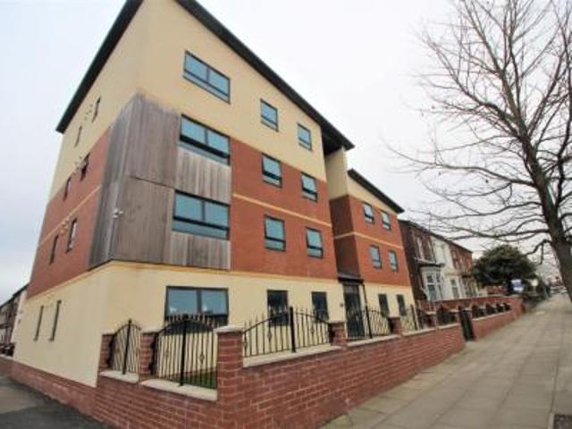 Flat for rent in Fernhill, Bury