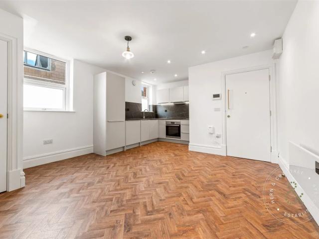 Flat for rent in Falcon Lodge, Wales