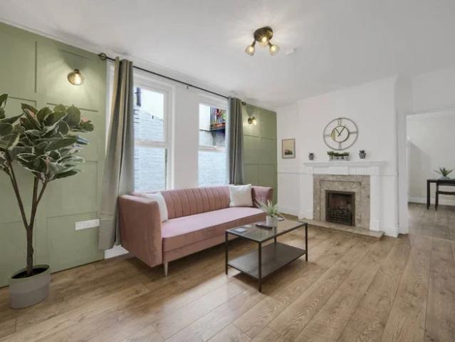 Flat for rent in Falcon Lodge, Wales