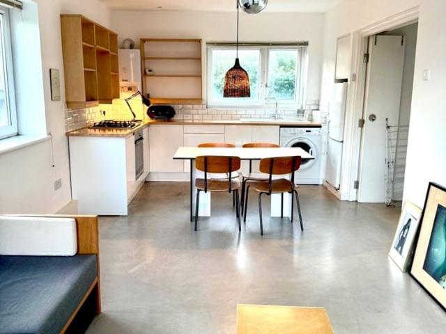 Flat for rent in Highbury, Highbury