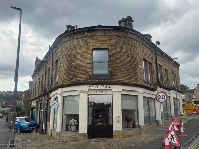 Flat for rent in Elland, West Yorkshire