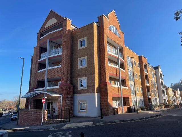Flat for rent in Holloway Hill, Fole