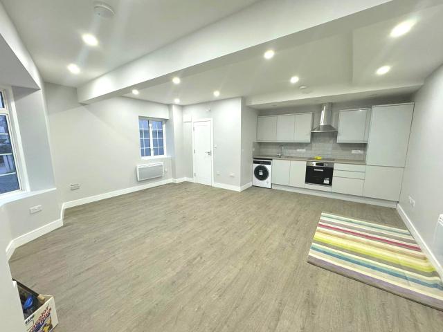 Flat for rent in London Borough of Merton, Greater London