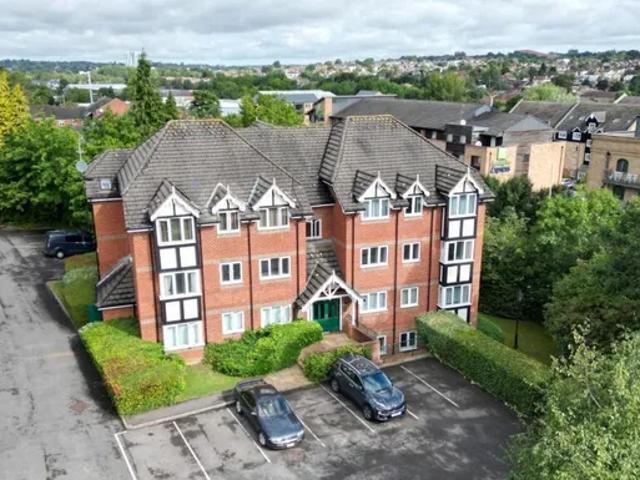 Flat for rent in Pouchen End, Hertfordshire