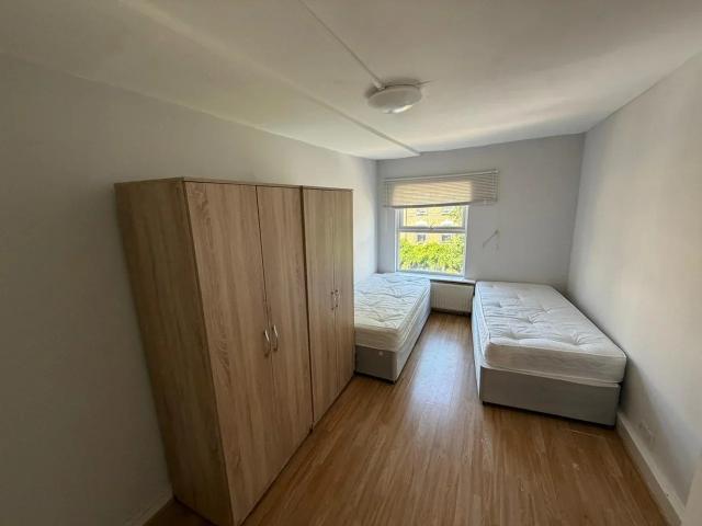 Flat for rent in West Hackney, Greater London