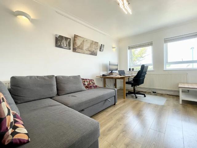 Flat for rent in Fishersgate, West Sussex