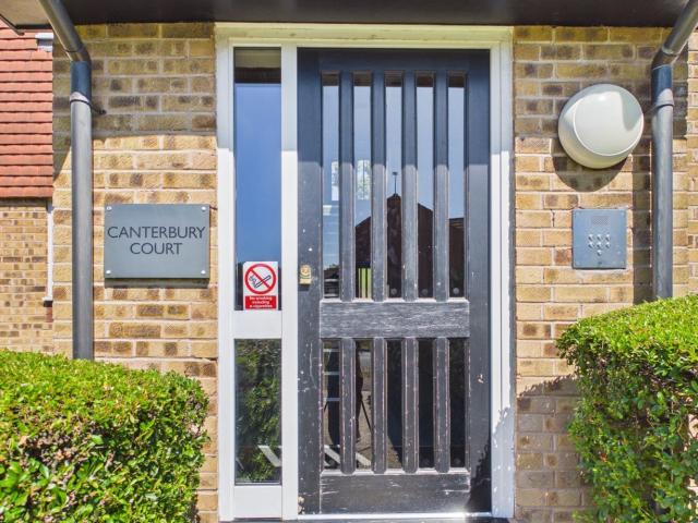 Flat for rent in Horsham, West Sussex