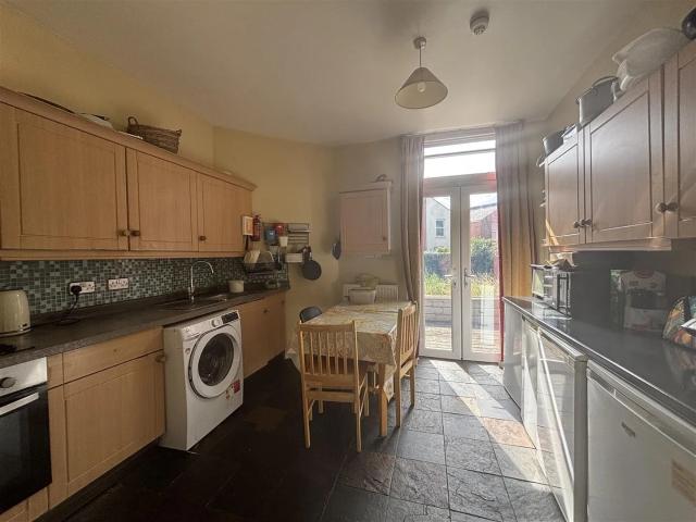 Flat for rent in Cricklewood, Brent