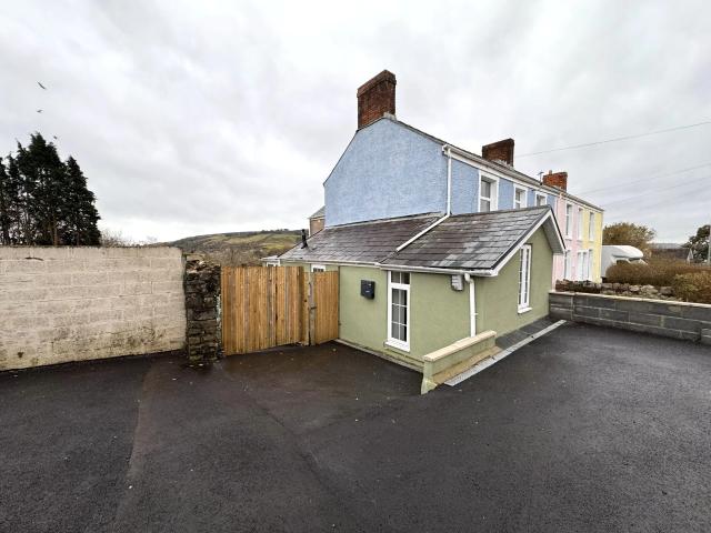Flat for rent in Winsh-wen, Nangreaves