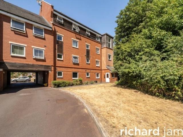 Flat for rent in Okus, Swindon