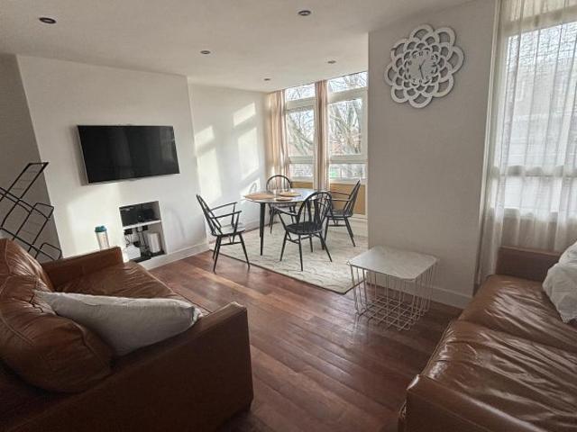Flat for rent in London Borough of Tower Hamlets, Greater London