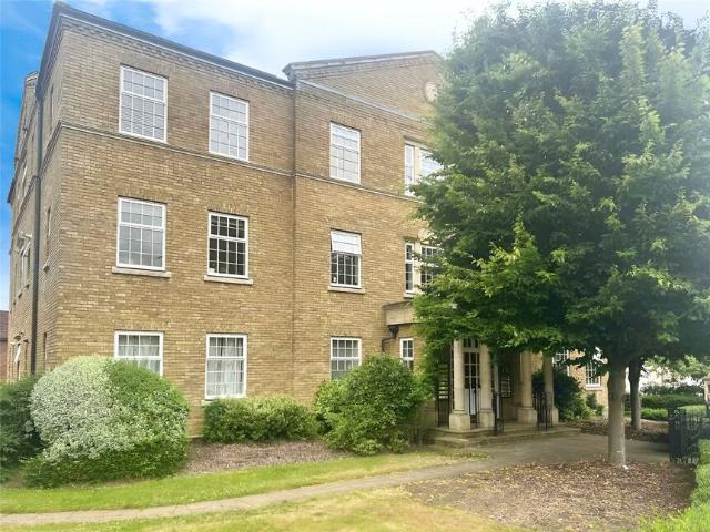 Flat for rent in Blackhills, Surrey