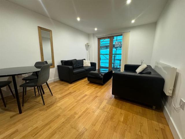 Flat for rent in Steander, Leeds