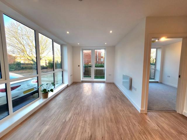 Flat for rent in Leatherhead, Mole Valley
