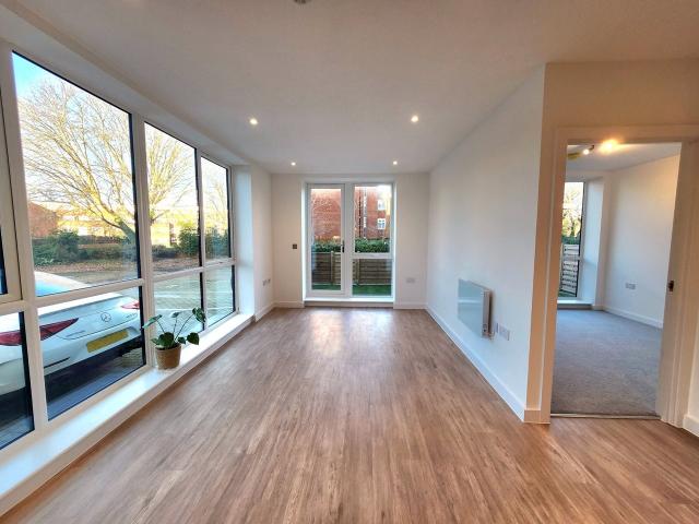 Flat for rent in Pachesham Park, Surrey