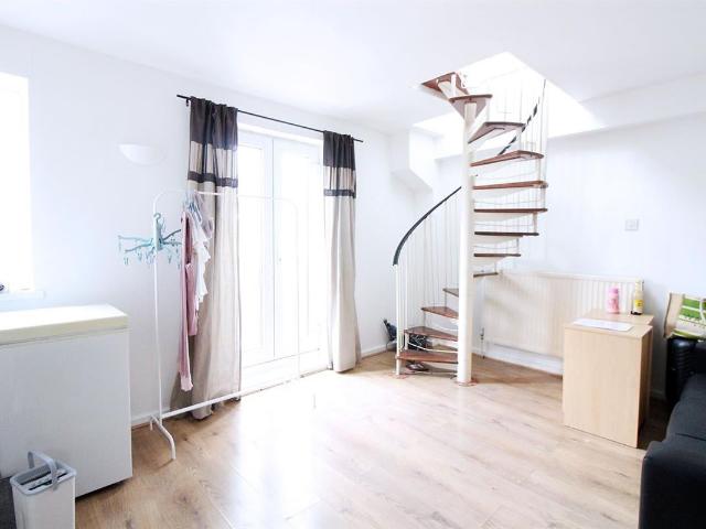 Flat for rent in Somers Town, Greater London