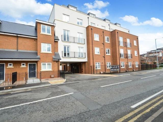 Flat for rent in Slough