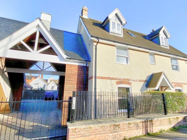 Flat for rent in Bell Hill, East Hampshire