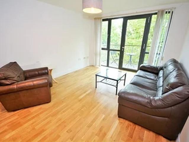 Flat for rent in London Borough of Merton, Collier's Wood