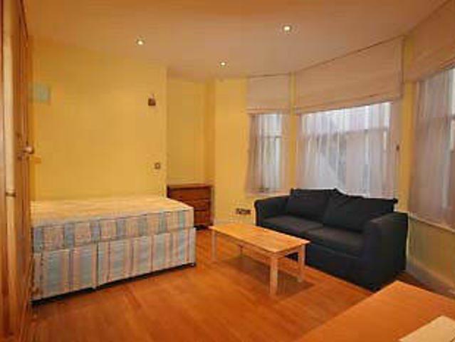 Flat for rent in West Kensington, Greater London