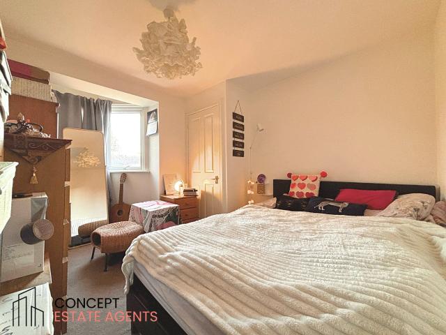 Flat for rent in Furzedown, Greater London