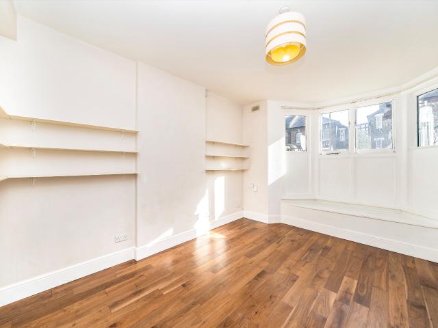 Flat for rent in Charlton, Greater London