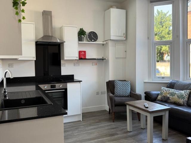 Flat for rent in Compton Acres, Barton In Fabis