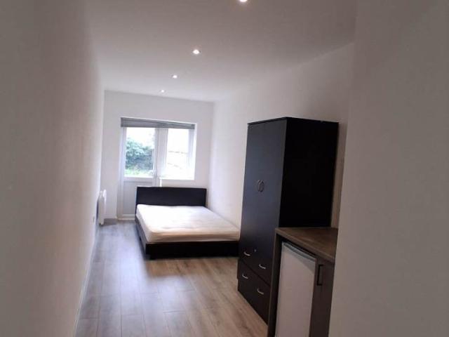 Flat for rent in Shortlands, Greater London