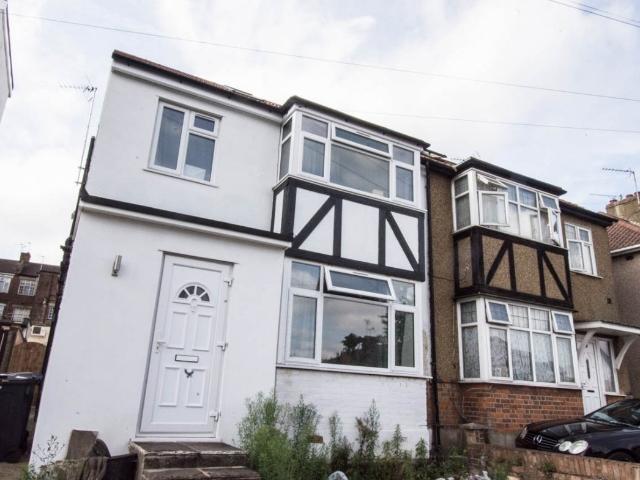 Flat for rent in Dudden Hill, Greater London