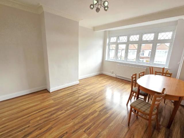 Flat for rent in Brunswick Park, Greater London