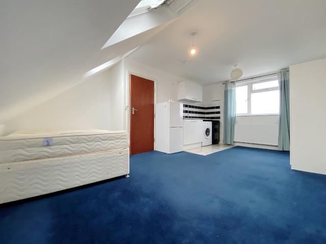 Flat for rent in London Borough of Hounslow, Greater London