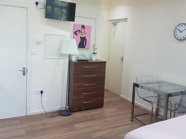 Flat for rent in London Borough of Brent, Greater London