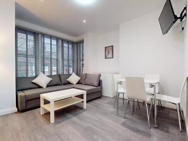 Flat for rent in Brondesbury Park, Greater London