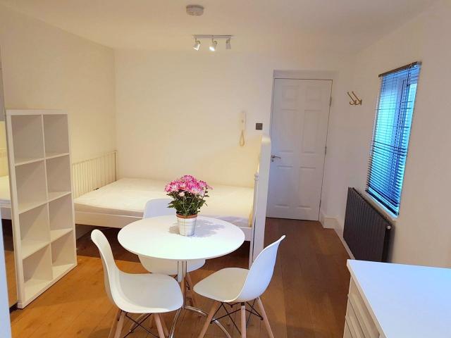 Flat for rent in Clapton Park, Greater London