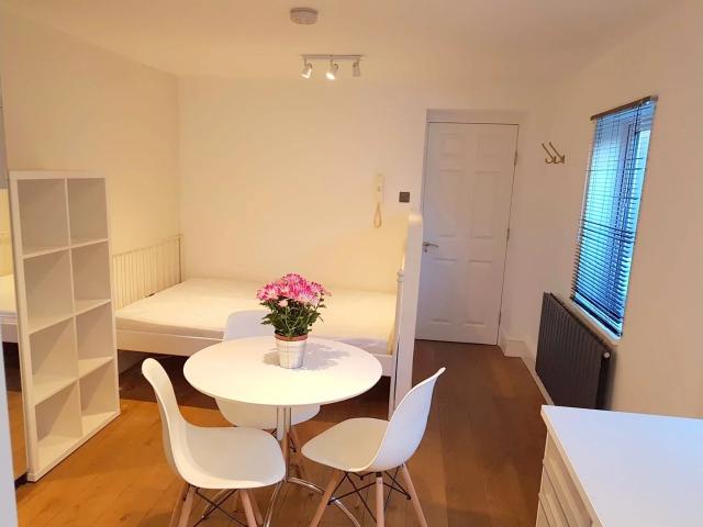 Flat for rent in Clapton Park, Greater London