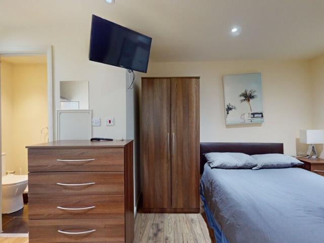 Flat for rent in London Borough of Brent, Greater London