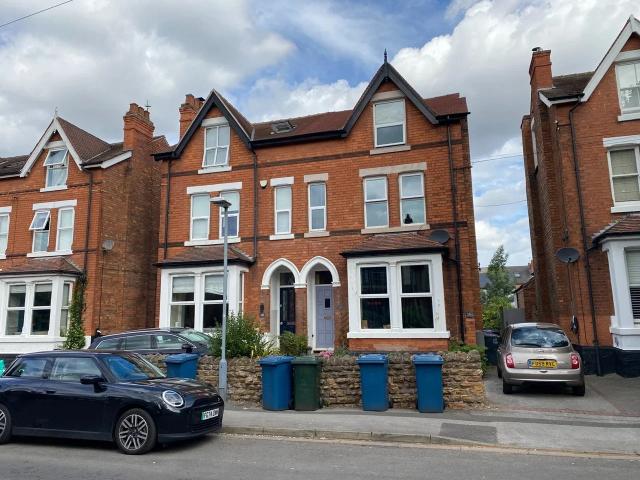 Flat for rent in Compton Acres, Barton In Fabis