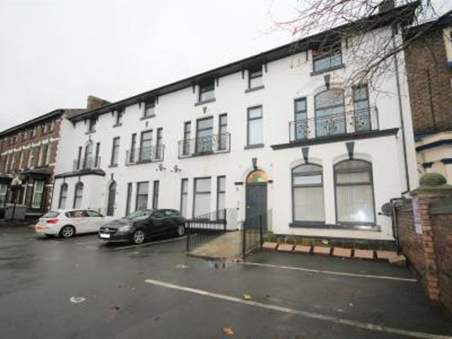 Flat for rent in Stoneycroft, Calderstones