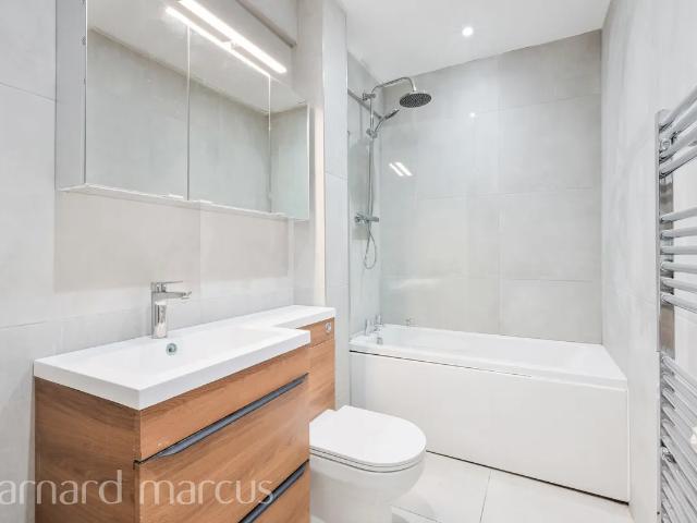 Flat for rent in Worcester Park, Greater London