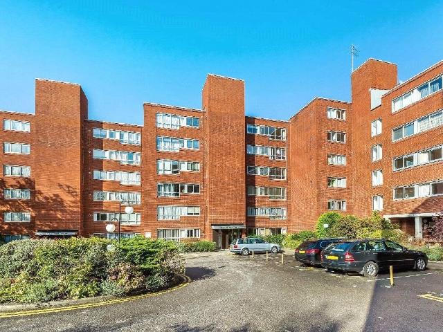 Flat for rent in London Borough of Sutton, Greater London