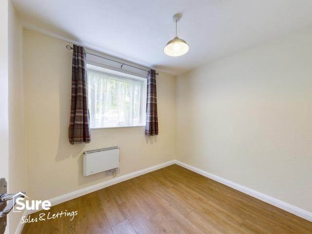 Flat for rent in Woodhall Farm, Pouchen End