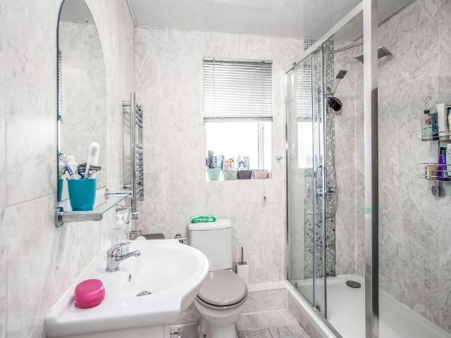 Flat for rent in Holywell Estate, North Watford