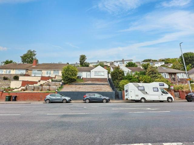 Flat for rent in Llanbeder, Newport