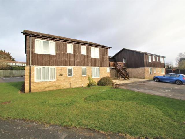Flat for rent in Stoke Mandeville, Buckinghamshire