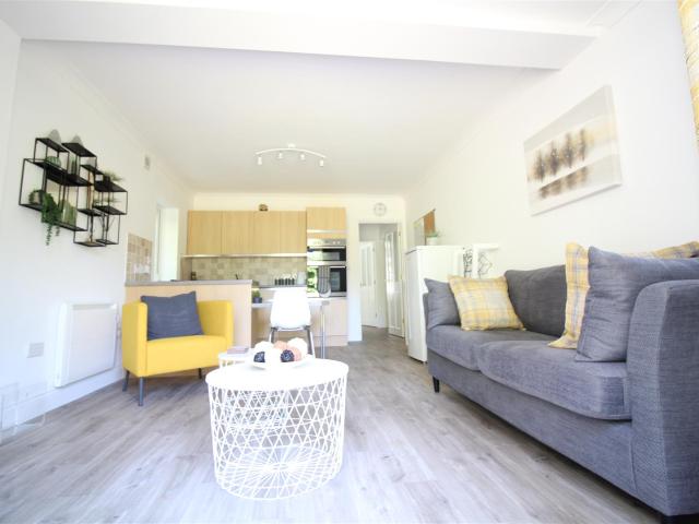 Flat for rent in Eversley, Hart