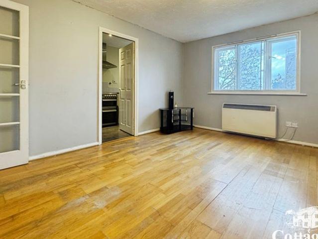 Flat for rent in London Borough of Enfield, Greater London